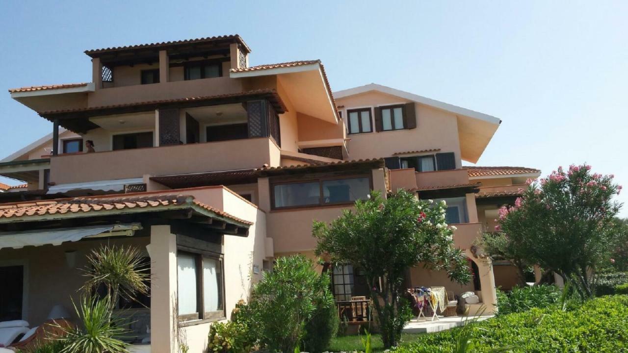 Lucky Apartment Golfo Aranci Exterior photo
